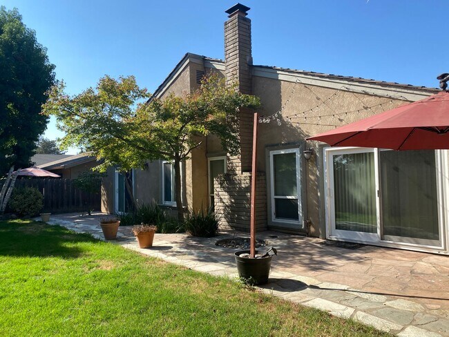 Building Photo - Single Story, Four Bedroom Home in Lincoln...