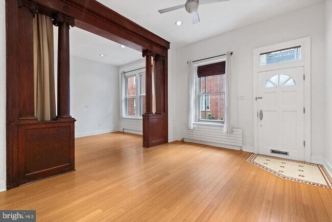 Building Photo - 727 S 7th St