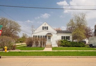 Building Photo - 520 Dove St