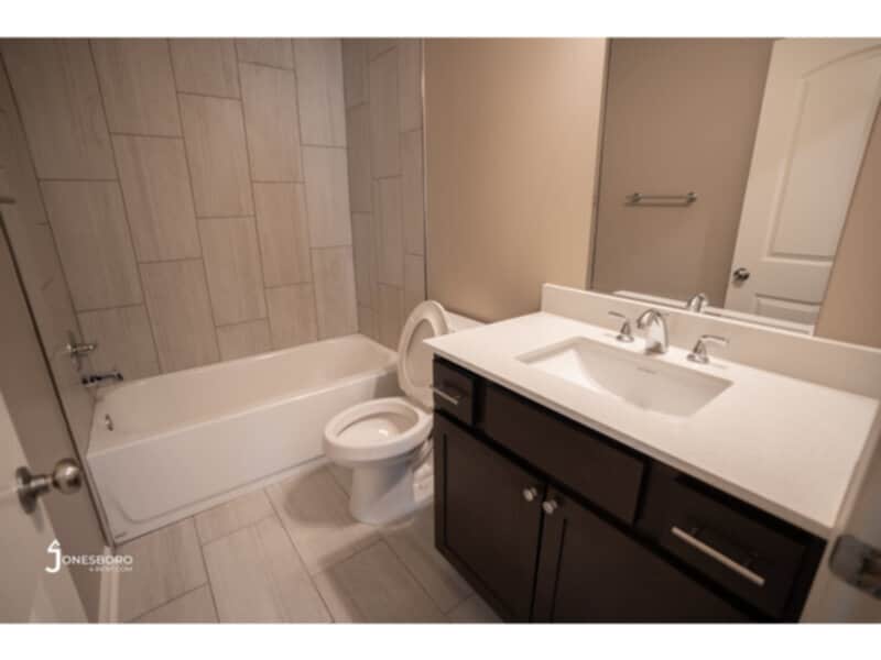 Building Photo - Forest Home Townhouses - NEWLY RENOVATED - Gas Included