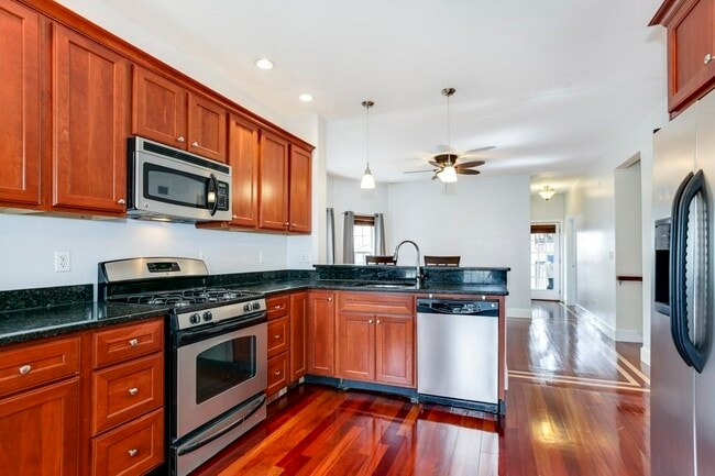 Building Photo - 77 Adams St