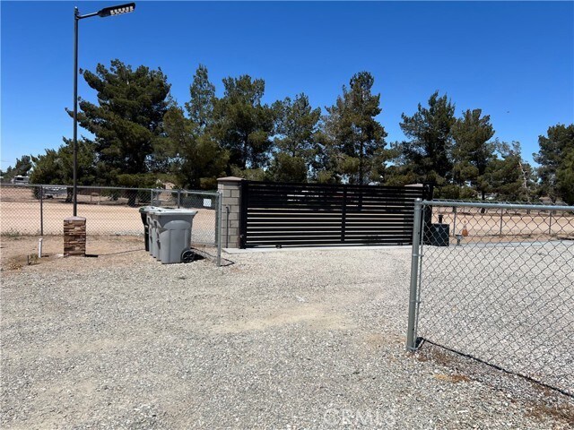 Foto del edificio - 13375 Larch St