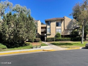 Building Photo - 286 Oak Leaf Dr