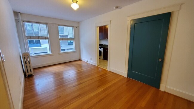 Building Photo - 2132 5th Ave