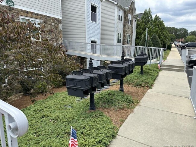 Foto del edificio - 158 Gallery Dr