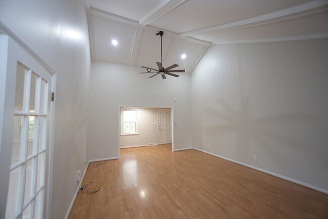 Foto del edificio - Renovated One Level Home in Fantastic North Raleigh Location!