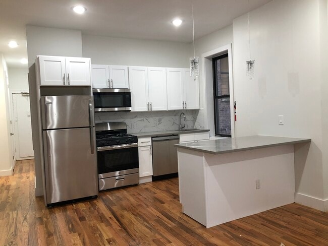 Building Photo - 639 Bergen Ave
