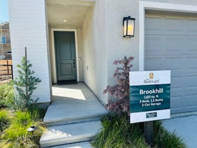 Building Photo - $2,595 Tesoro Viejo, Award Winning Communi...