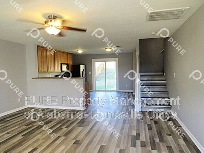 Foto del edificio - 221 Whitestone Dr NE