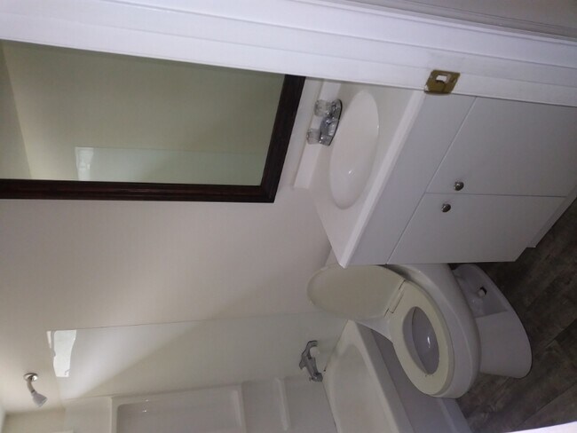 Foto del edificio - 1587 Goss Dr