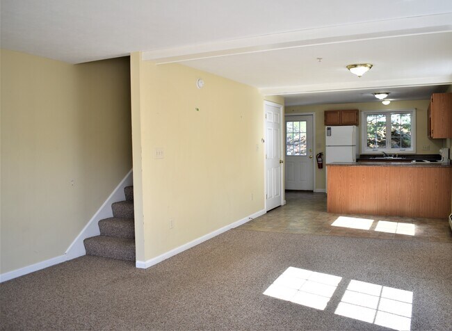Building Photo - 14 Carriage Ln