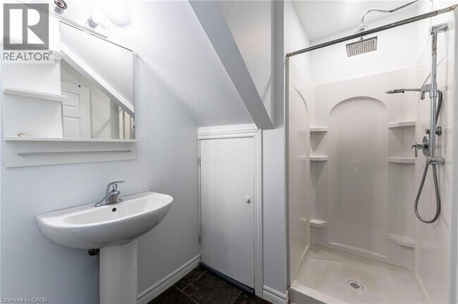 Photo du bâtiment - 265 Main St W