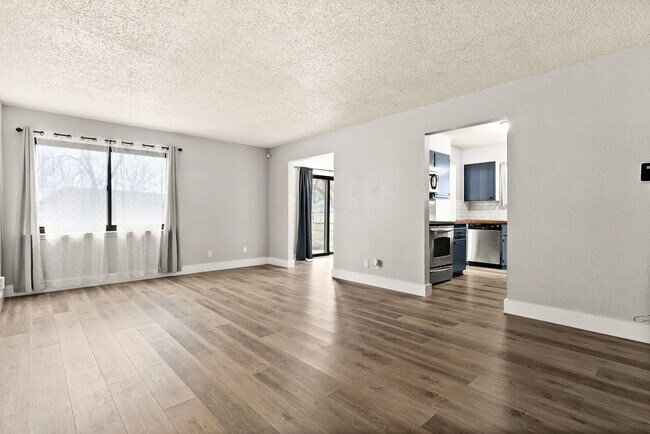 Foto del edificio - 2606 Lake Rd