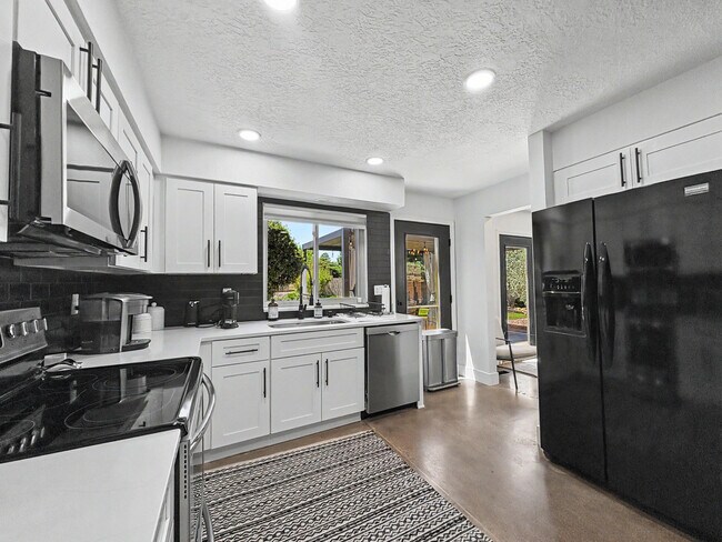 Foto del edificio - 9608 Merion Cir NE