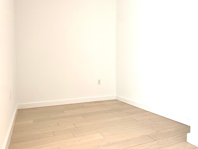 Interior Photo - 535 W 43rd Street
