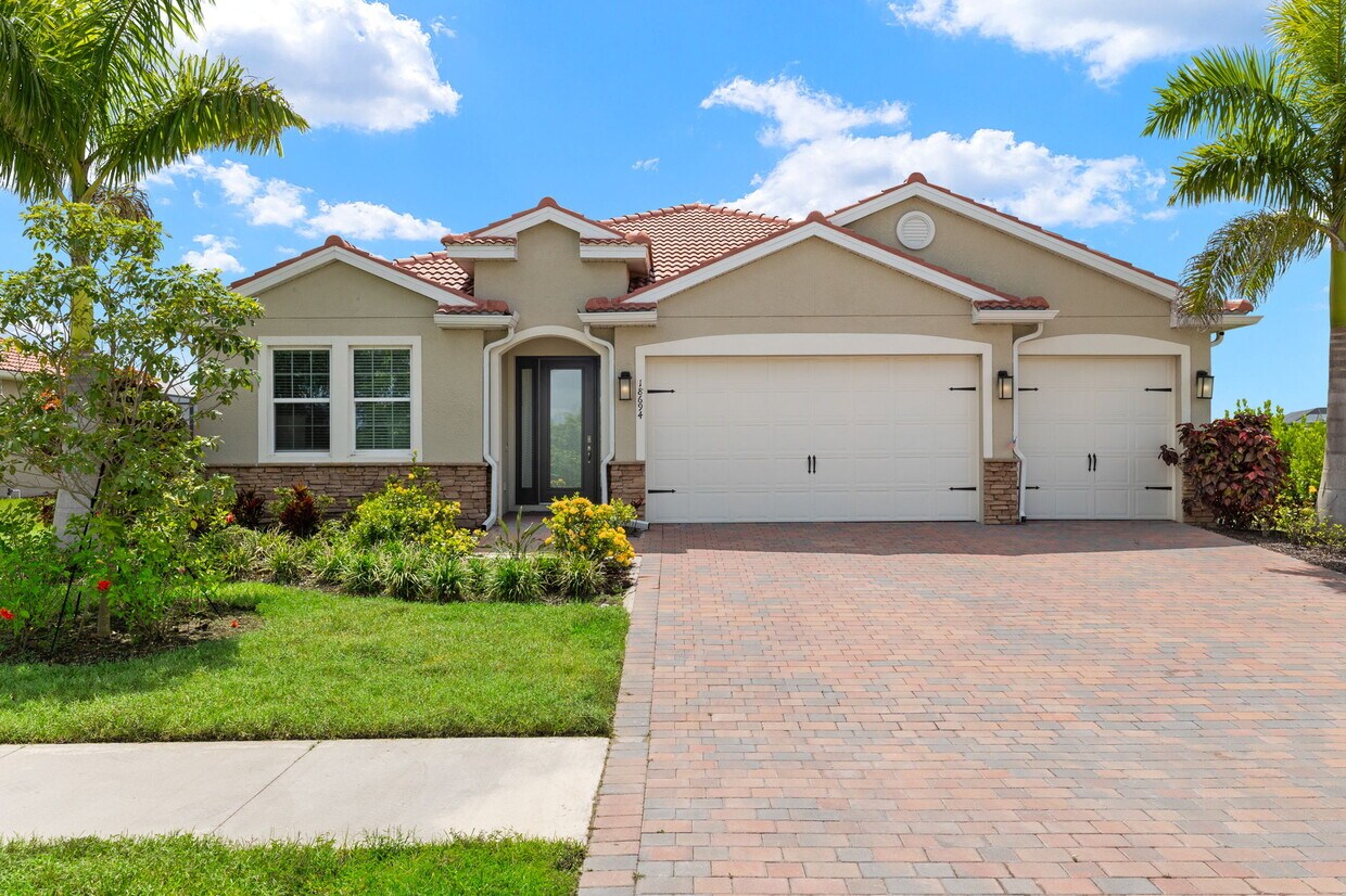 Foto principal - 18694 Royal Hammock Blvd