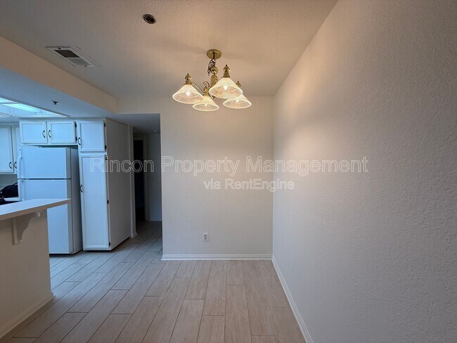 Foto del edificio - 848 Woodland Ave