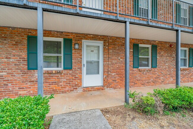 Foto del edificio - 482 E Red Bud Rd