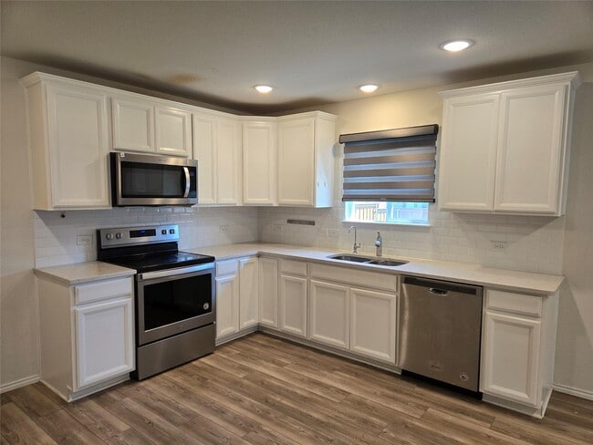 Building Photo - 1126 Ainsley Ln