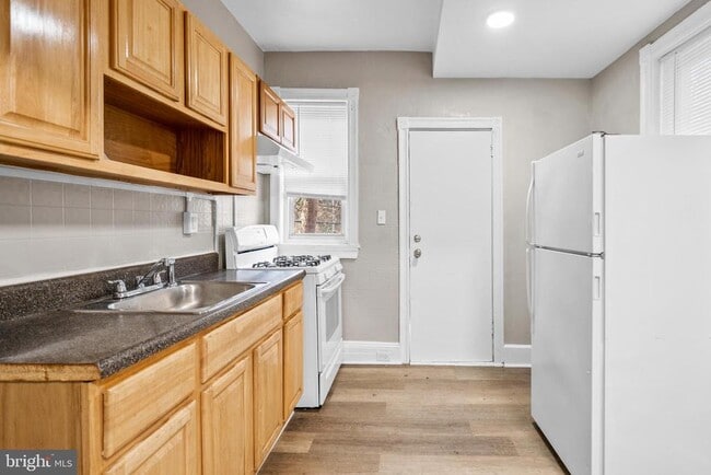 Building Photo - 130 N Robinson St