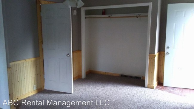 Building Photo - 1415 N Stevens St