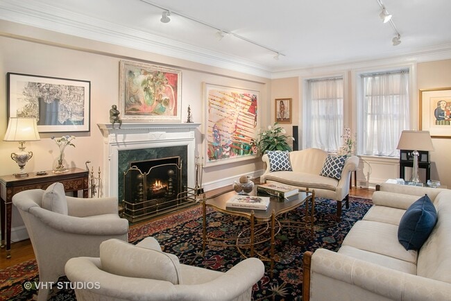 Building Photo - 237 E Delaware Pl