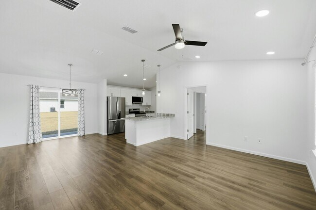 Building Photo - 5405 NW 8th Pl