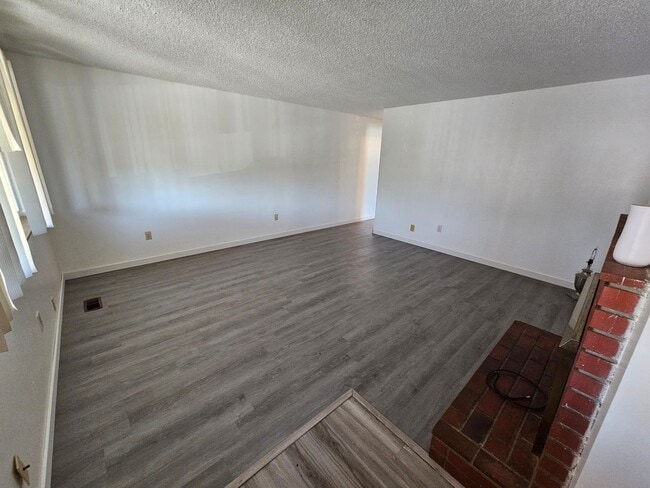 Building Photo - Wonderful Duplex in Spokane