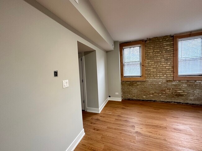 Building Photo - 2207 W 18th St