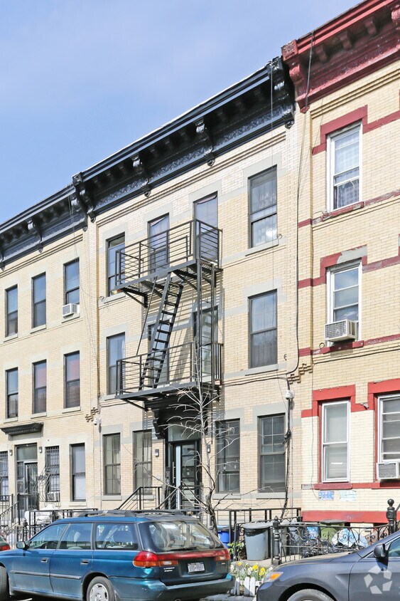Foto principal - 871 Hart St