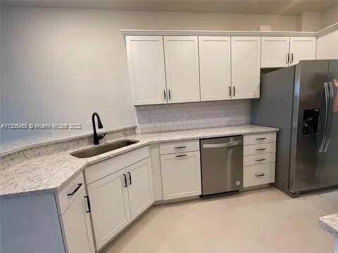 Foto del edificio - 4174 Greenway Dr