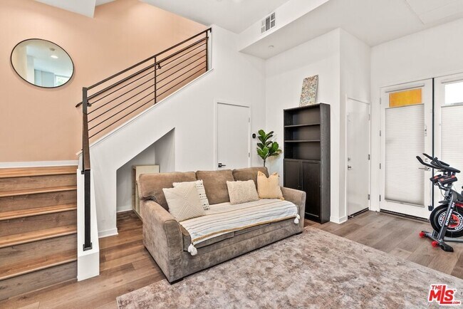 Foto del edificio - 3034 1/4 N Coolidge Ave