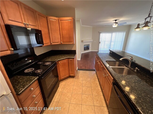 Foto del edificio - 2900 Sunridge Heights Pkwy
