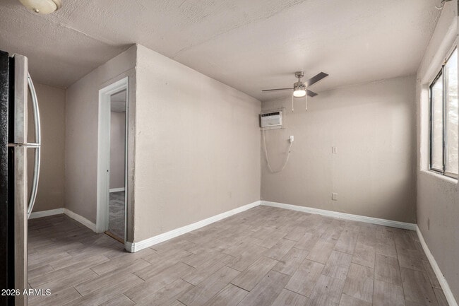 Building Photo - 2135 W Hadley St