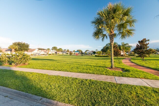 Foto del edificio - Beautiful Fully Furnished 4 Bedroom 3 Bathroom Pool Home!!!