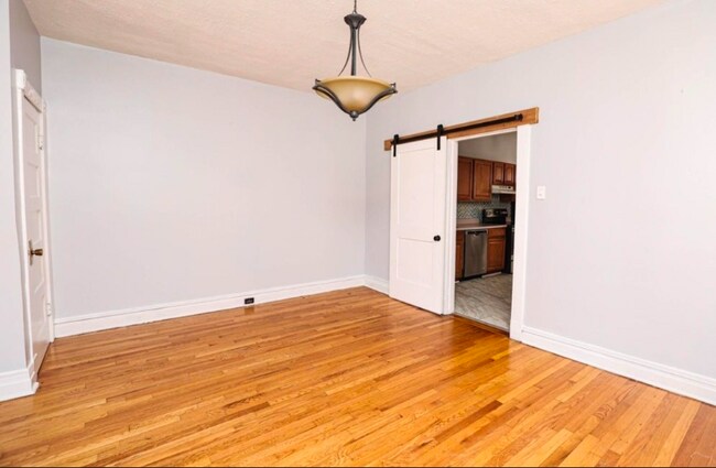 Foto del edificio - 3908-3910-3910 Flad Ave