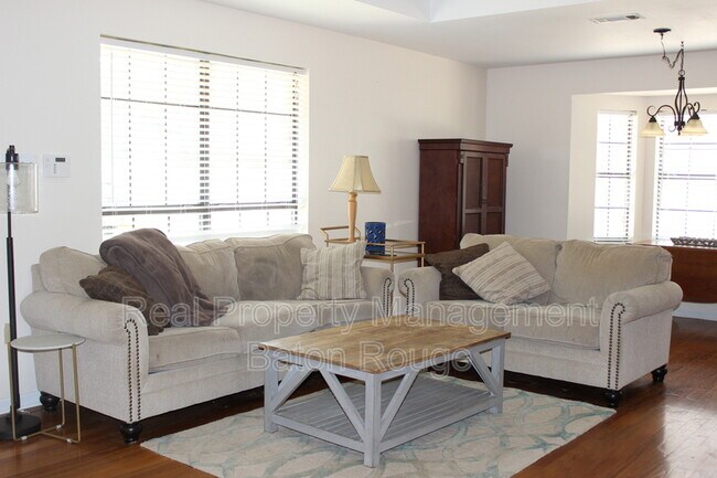 Foto del edificio - 205 Wylie Dr