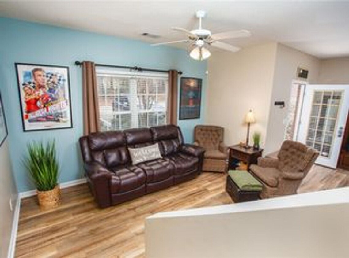 Building Photo - Condo at South Creek Available in August!
