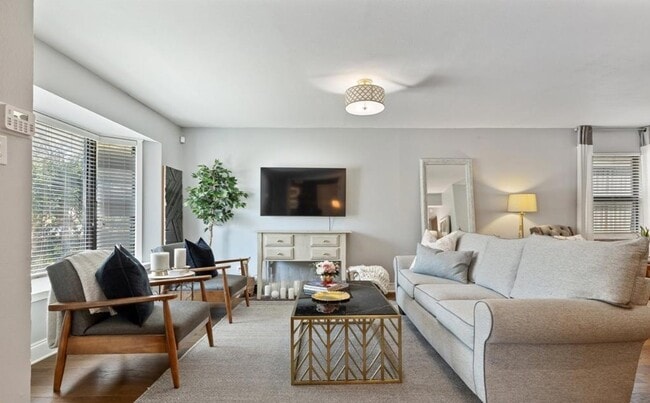 Foto del edificio - 8804 Larchwood Dr