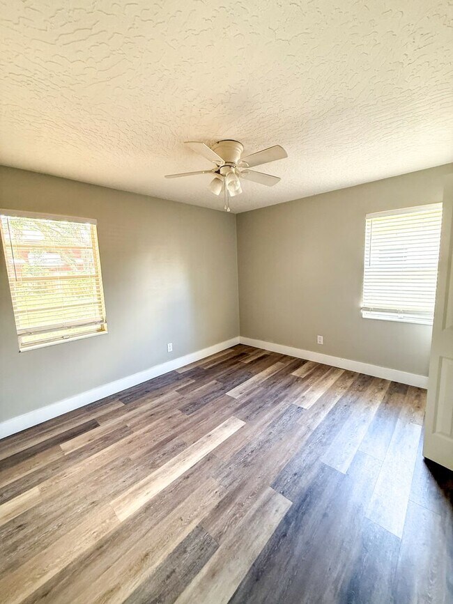 Foto del edificio - Charming Renovated Brick Home in Fort Walt...