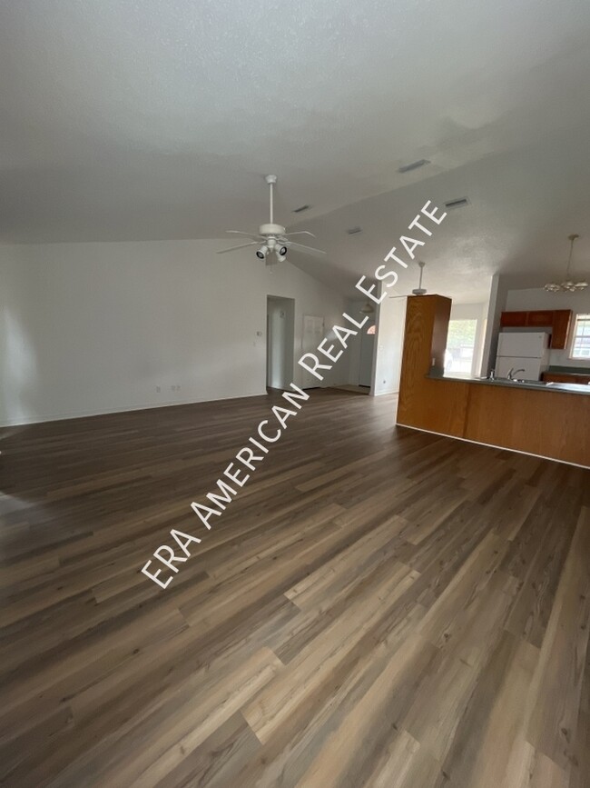 Building Photo - 4621 Bobolink Way