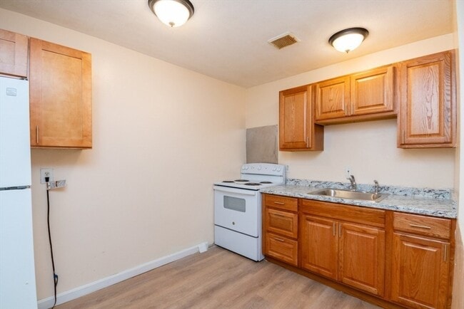 Building Photo - 590 American Legion Hwy