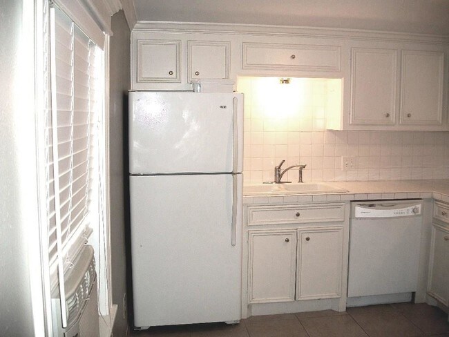 Foto del edificio - 860 E 25th St