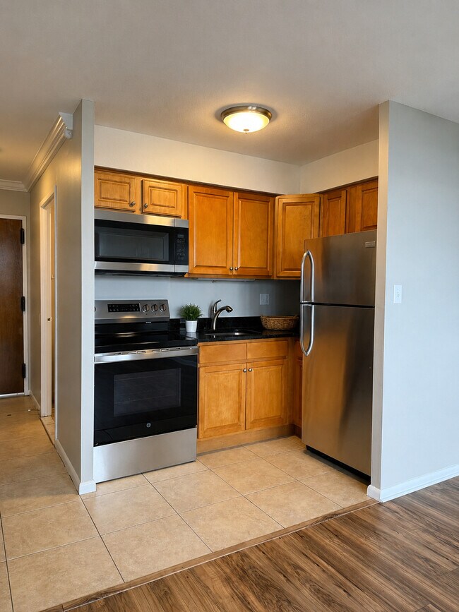 Studio, 1BA - 432SF - Bedroom into Kitchen - 360 Main