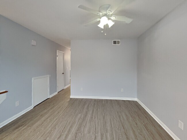 Building Photo - 3125 Colonial Way