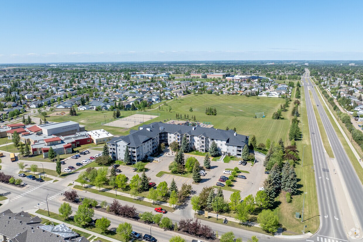 Photo aérienne - 60 Lawford Av