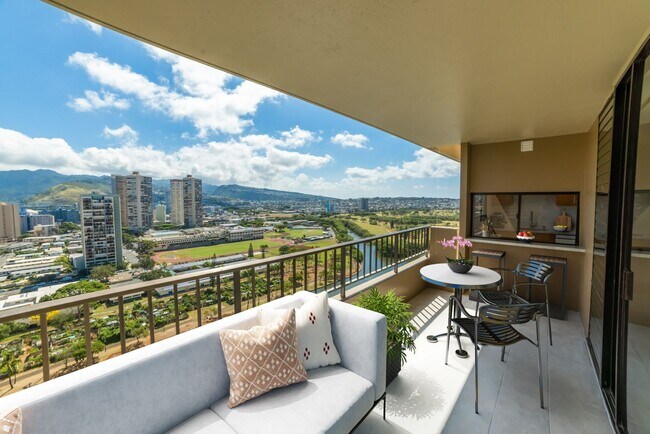 Foto del edificio - AVAILABLE NOW |  2 Bedroom, 1 Bathroom Apartment | Located at Ala Wai Plaza | 1 Assigned/Covered ...