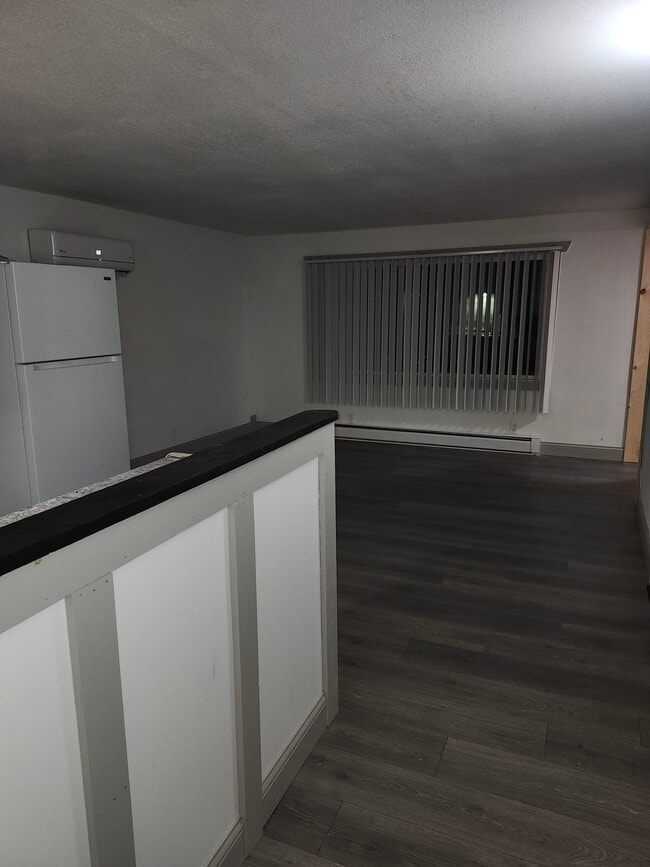 Building Photo - 166 S 1st St