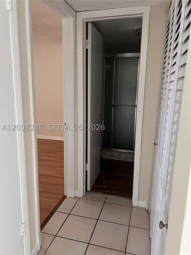 Foto del edificio - 8101 SW 24th St