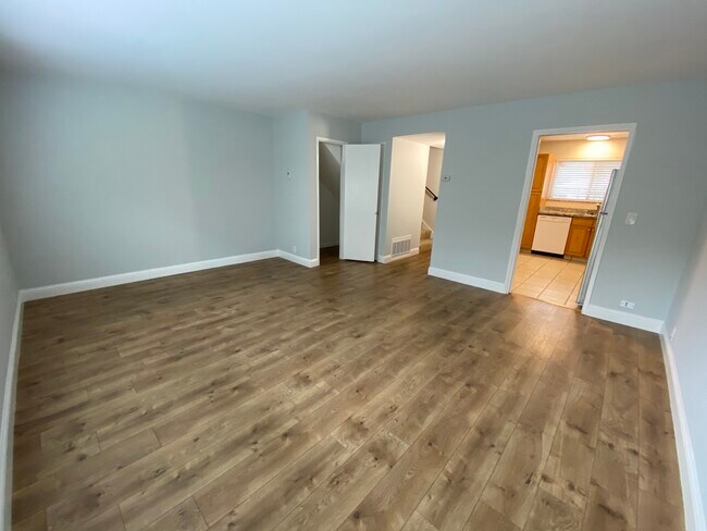 Foto del edificio - Farm Hill Manor Townhomes
